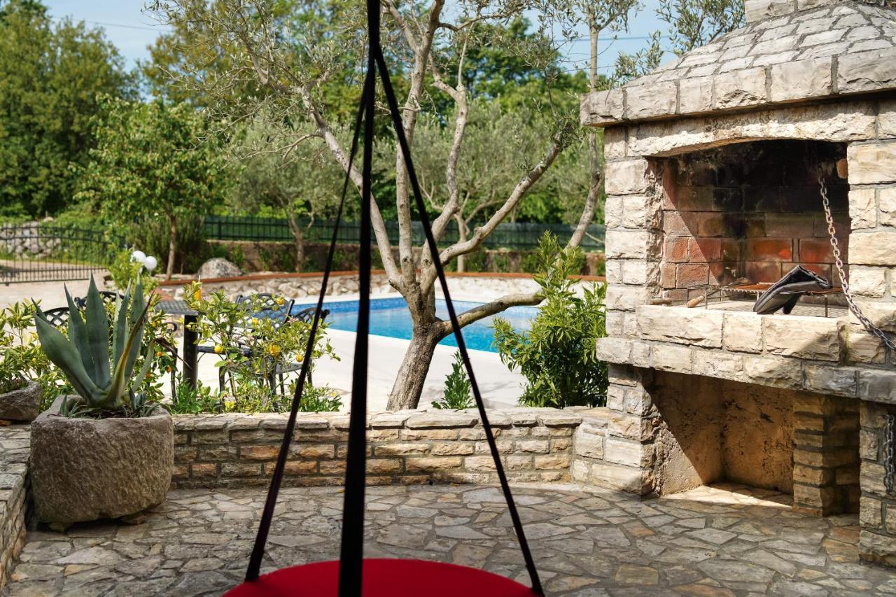 Stone Lady Holiday Home With Pool&Hot Tub,Sauna,Bbq,Garden Rasopasno Exterior photo