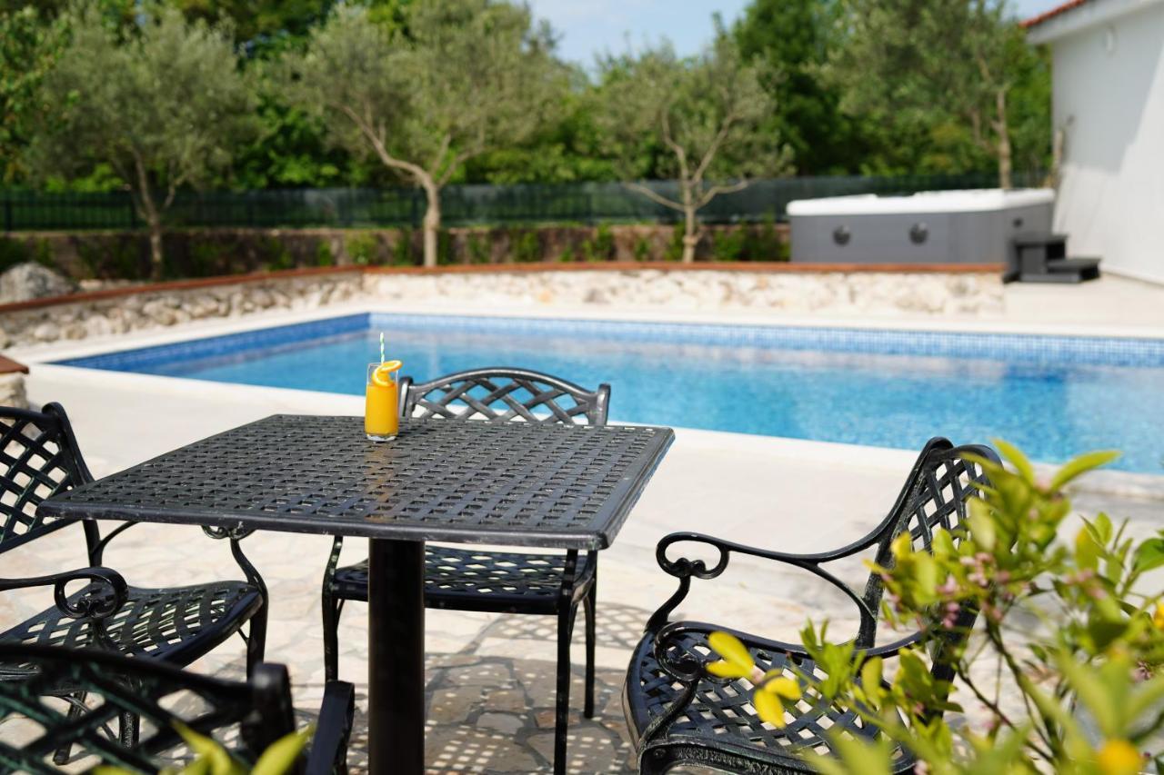 Stone Lady Holiday Home With Pool&Hot Tub,Sauna,Bbq,Garden Rasopasno Exterior photo