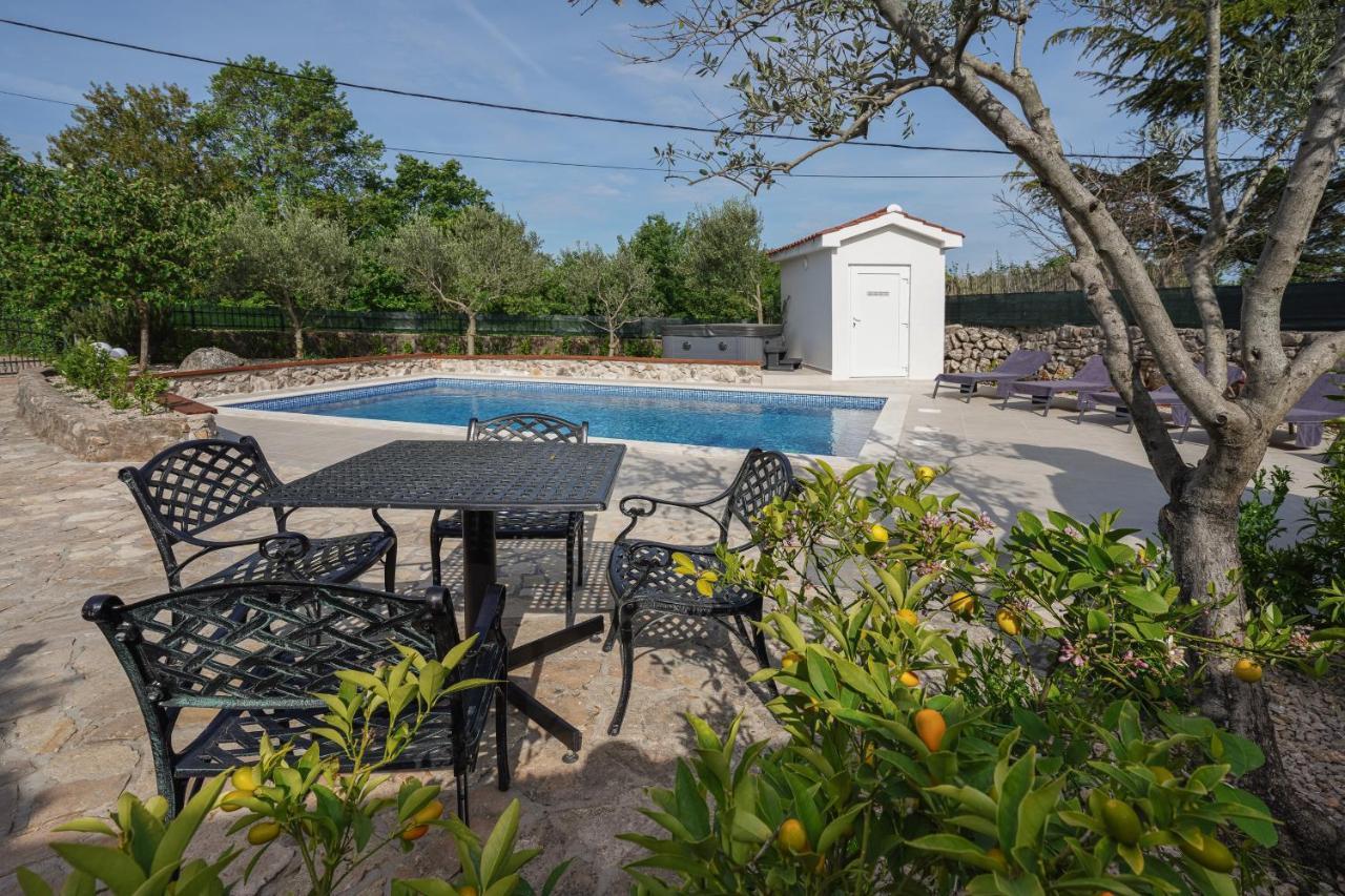 Stone Lady Holiday Home With Pool&Hot Tub,Sauna,Bbq,Garden Rasopasno Exterior photo