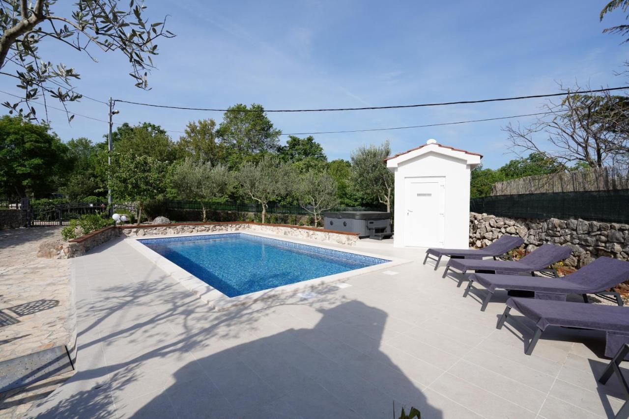 Stone Lady Holiday Home With Pool&Hot Tub,Sauna,Bbq,Garden Rasopasno Exterior photo